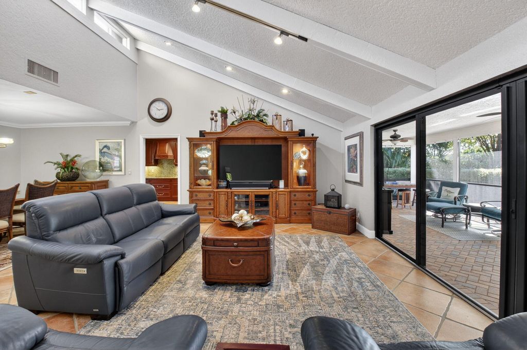 Image 10 of property listing at 5470 NW 3rd Terrace, Boca Raton, FL 33487