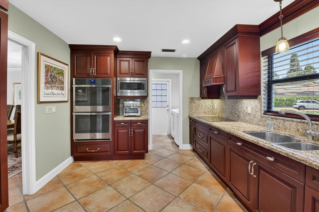 Image 20 of property listing at 5470 NW 3rd Terrace, Boca Raton, FL 33487