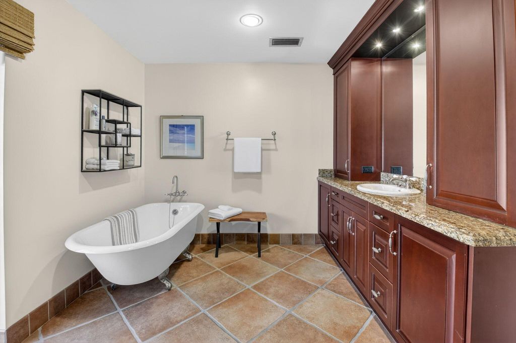 Image 29 of property listing at 5470 NW 3rd Terrace, Boca Raton, FL 33487