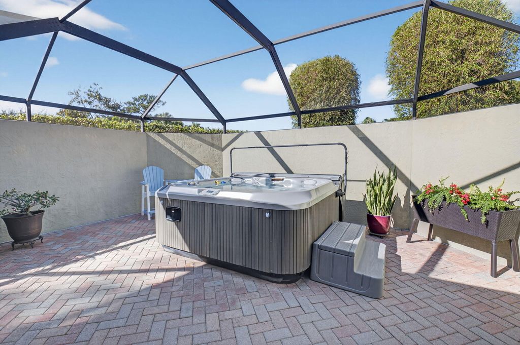 Image 34 of property listing at 5470 NW 3rd Terrace, Boca Raton, FL 33487