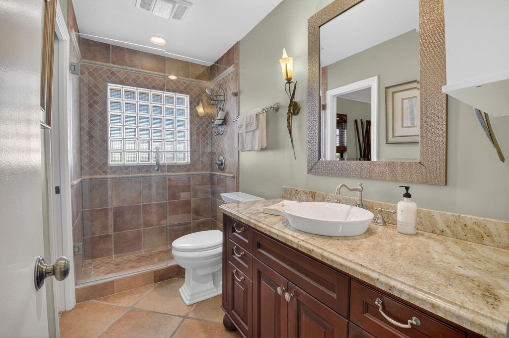 Image 38 of property listing at 5470 NW 3rd Terrace, Boca Raton, FL 33487