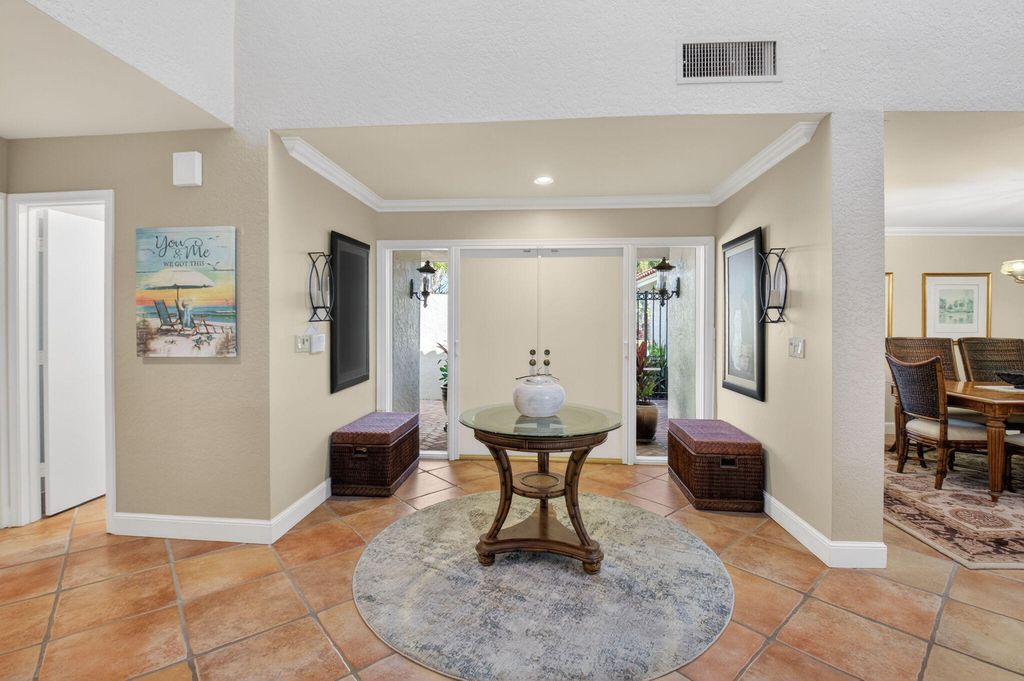 Image 5 of property listing at 5470 NW 3rd Terrace, Boca Raton, FL 33487