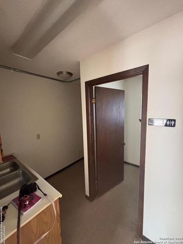 9546 Us Highway 87 # 1A, San Antonio, TX 78263