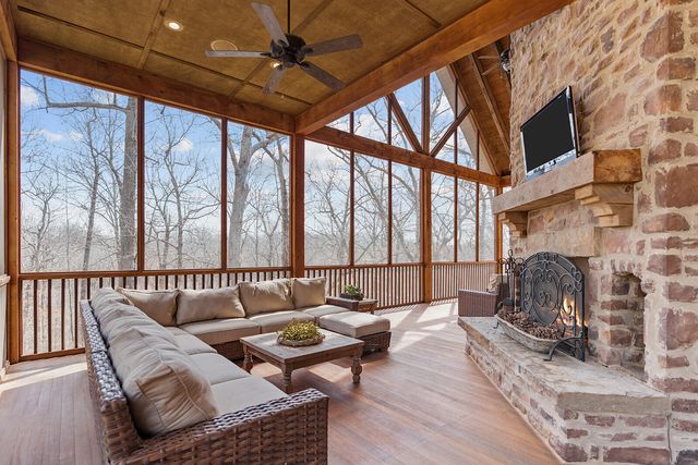 2332 N Farm Road 231, Strafford, MO 65757