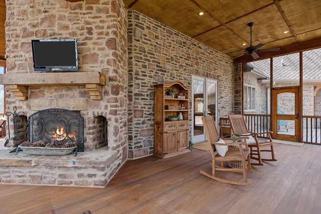 2332 N Farm Road 231, Strafford, MO 65757