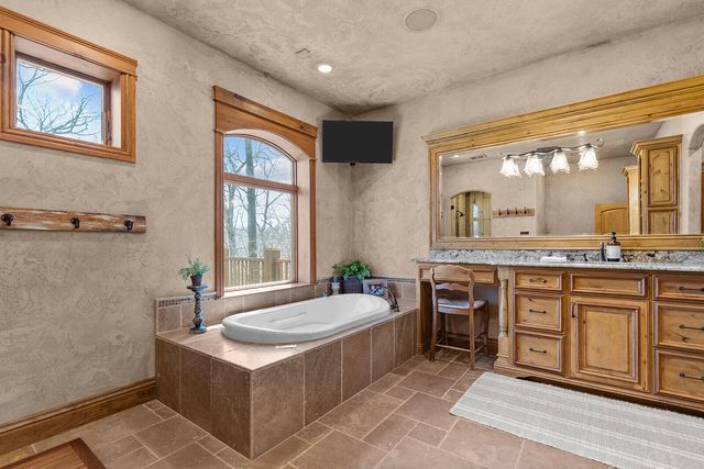 2332 N Farm Road 231, Strafford, MO 65757