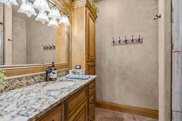 2332 N Farm Road 231, Strafford, MO 65757