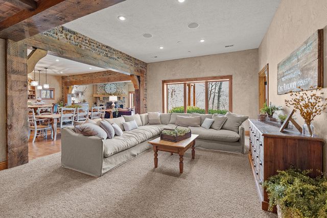 2332 N Farm Road 231, Strafford, MO 65757