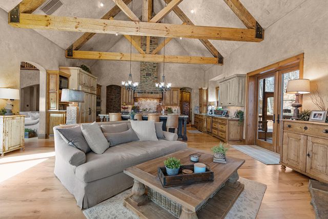 2332 N Farm Road 231, Strafford, MO 65757