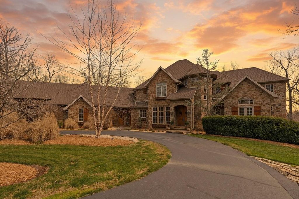 2332 N Farm Road 231, Strafford, MO 65757