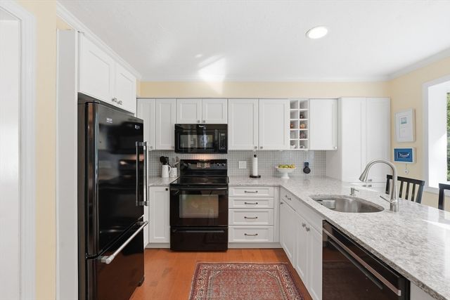 63 Brookdale Cir 63, Shrewsbury, MA 01545