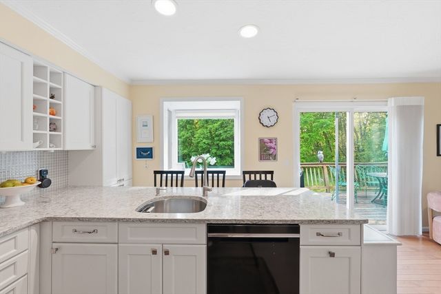 63 Brookdale Cir 63, Shrewsbury, MA 01545