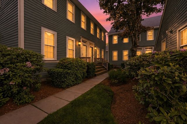 63 Brookdale Cir 63, Shrewsbury, MA 01545