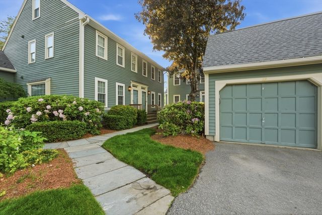 63 Brookdale Cir 63, Shrewsbury, MA 01545