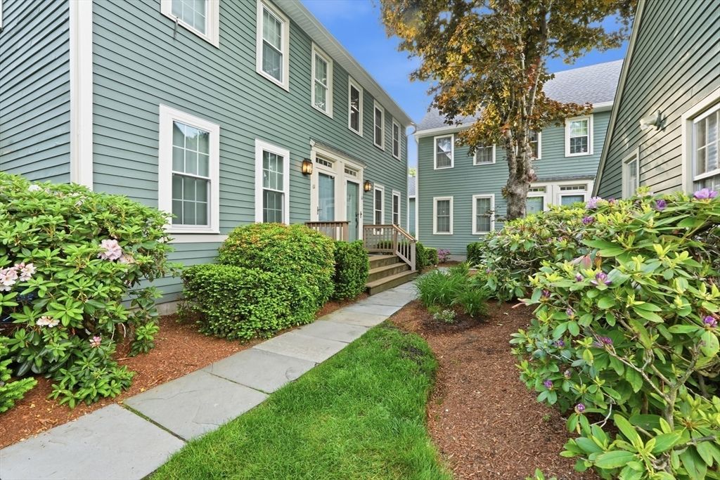 63 Brookdale Cir 63, Shrewsbury, MA 01545