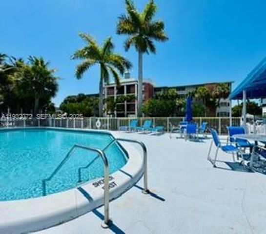 450 Paradise Isle Blvd 302, Hallandale Beach, FL 33009