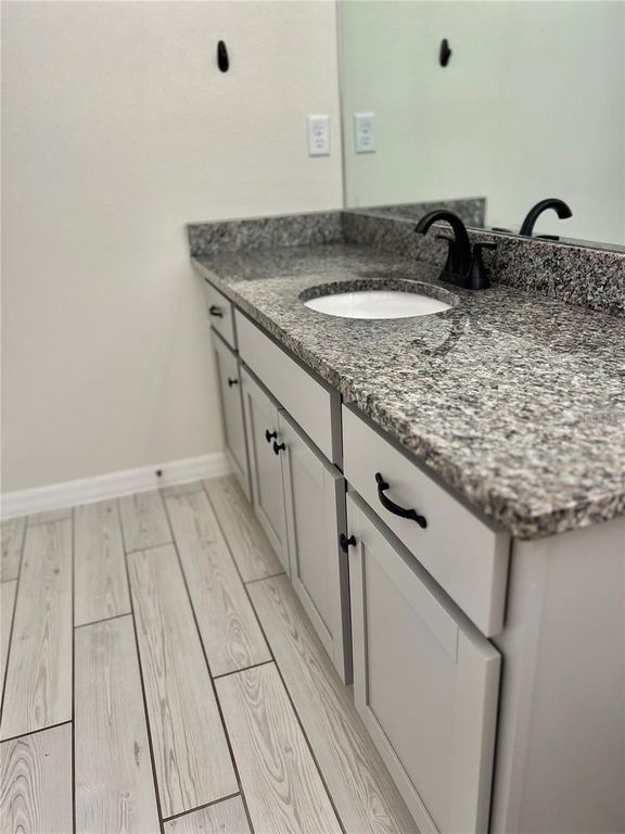 Image 11 of property listing at 9552 LAUNCH POINT ROAD, Orlando, FL 32832