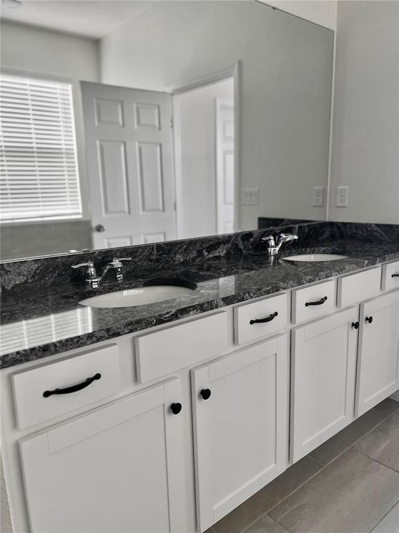 Image 14 of property listing at 9552 LAUNCH POINT ROAD, Orlando, FL 32832