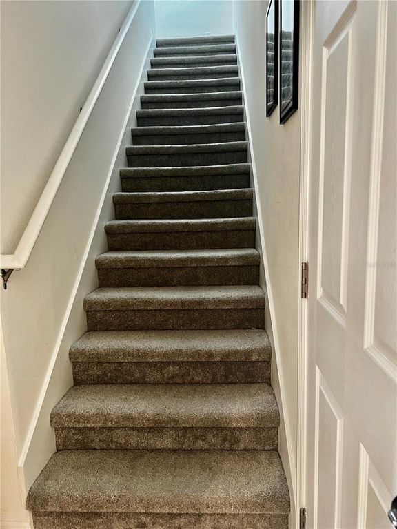 Image 18 of property listing at 9552 LAUNCH POINT ROAD, Orlando, FL 32832