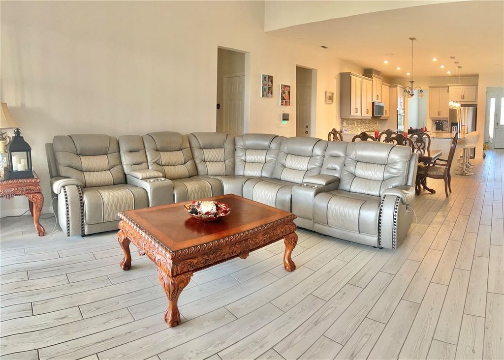 Image 5 of property listing at 9552 LAUNCH POINT ROAD, Orlando, FL 32832