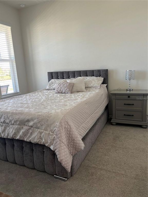 Image 9 of property listing at 9552 LAUNCH POINT ROAD, Orlando, FL 32832