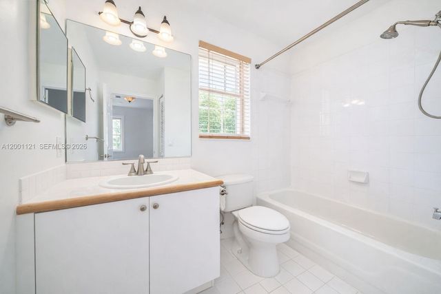 1125 Butternut Ln, Hollywood, FL 33019