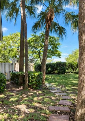 1125 Butternut Ln, Hollywood, FL 33019