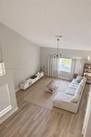 1125 Butternut Ln, Hollywood, FL 33019