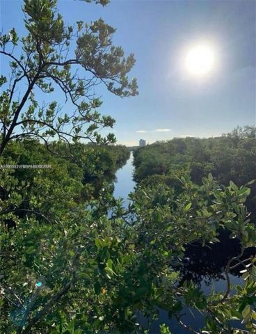 1125 Butternut Ln, Hollywood, FL 33019