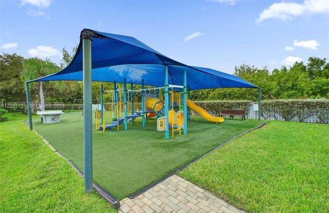 1125 Butternut Ln, Hollywood, FL 33019