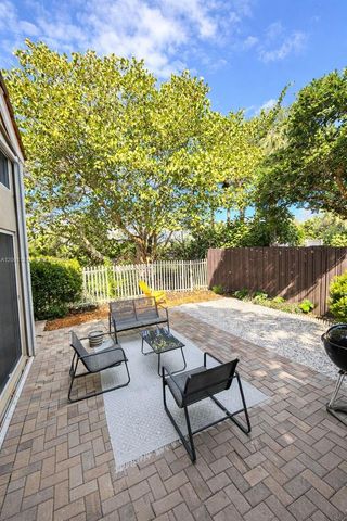 1125 Butternut Ln, Hollywood, FL 33019