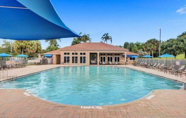 1125 Butternut Ln, Hollywood, FL 33019