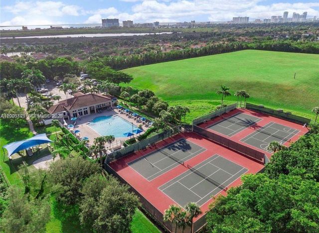 1125 Butternut Ln, Hollywood, FL 33019