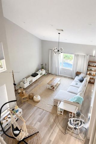 1125 Butternut Ln, Hollywood, FL 33019