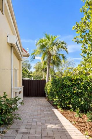 1125 Butternut Ln, Hollywood, FL 33019