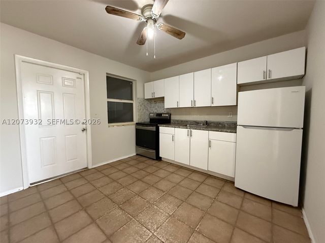 900 SW 5th St 2, Hallandale Beach, FL 33009