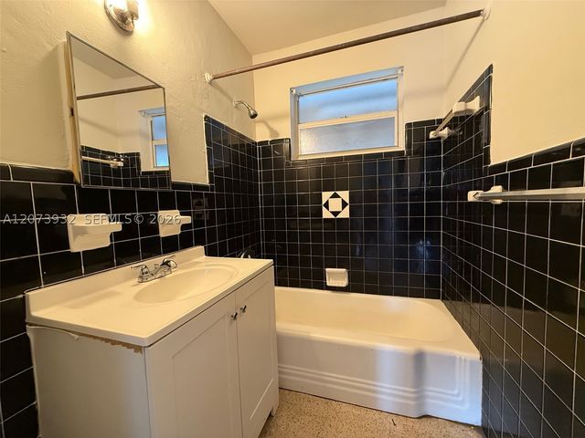 900 SW 5th St 2, Hallandale Beach, FL 33009