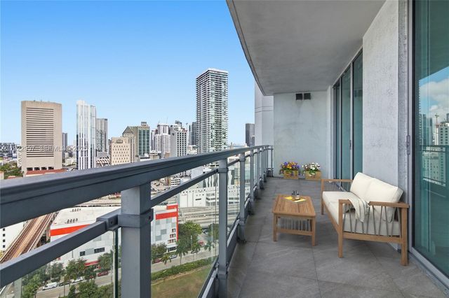 90 SW 3rd St 2408, Miami, FL 33130