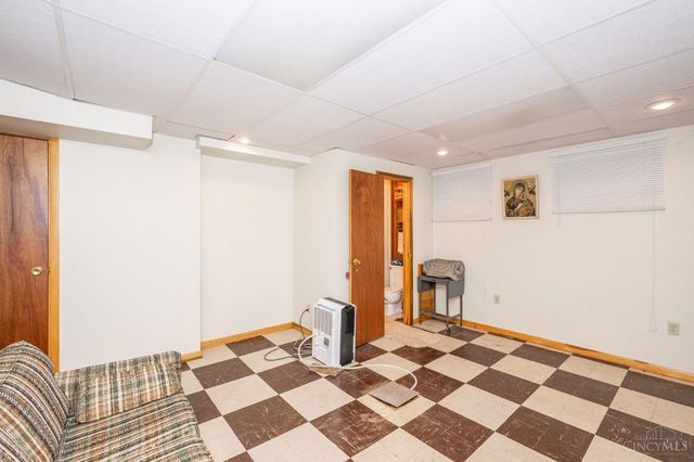 513 Chisholm Trail, Wyoming, OH 45215