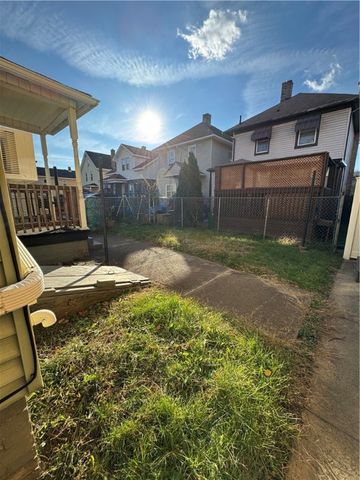 1647 Church St, Ambridge, PA 15003