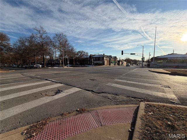 4301 Holly Hills Boulevard, St Louis, MO 63116