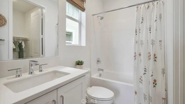 24325 Corte Cambur, Valencia, CA 91354