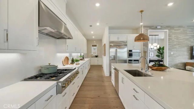 24325 Corte Cambur, Valencia, CA 91354