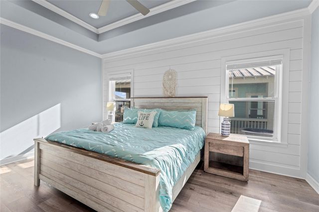 941 S Gateway, Crystal Beach, TX 77650