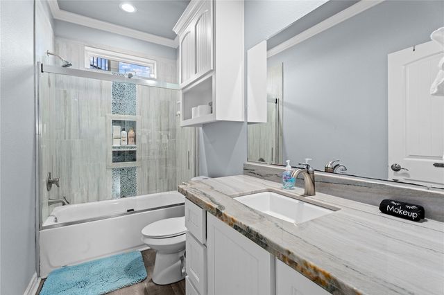 941 S Gateway, Crystal Beach, TX 77650