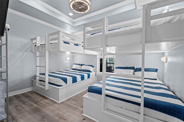 941 S Gateway, Crystal Beach, TX 77650