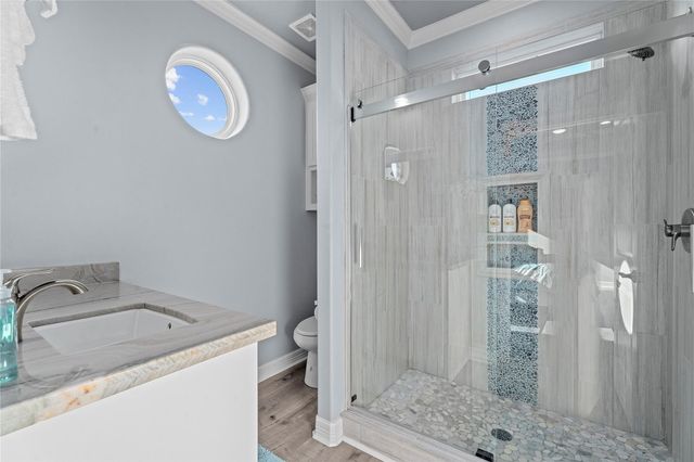 941 S Gateway, Crystal Beach, TX 77650