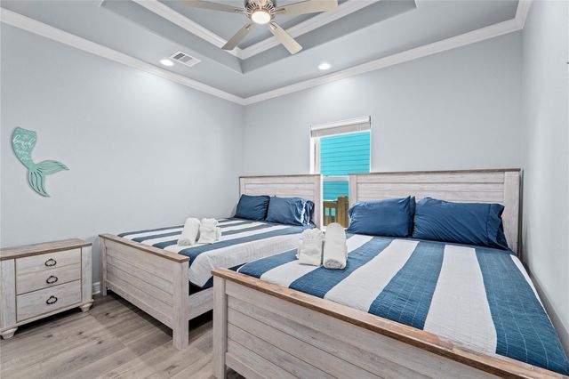 941 S Gateway, Crystal Beach, TX 77650