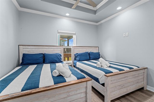 941 S Gateway, Crystal Beach, TX 77650