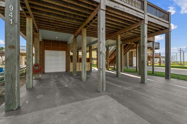 941 S Gateway, Crystal Beach, TX 77650